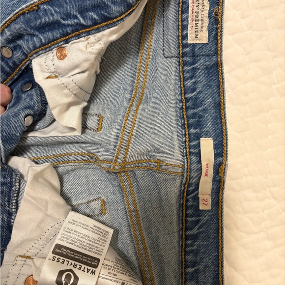 Levi’s Wedgie - Picture 3 of 4